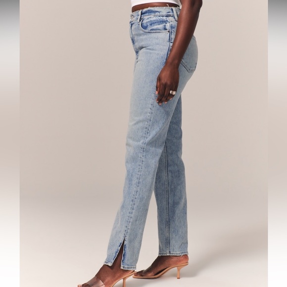 Abercrombie Curve Love Ultra High Rise 90s Straight Jean - Picture 2 of 8